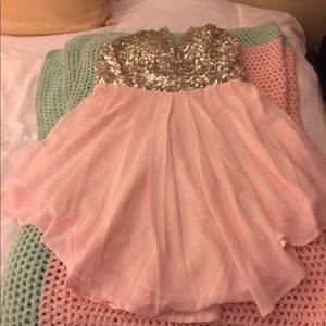 Very nice sparkling sleeveless dress!